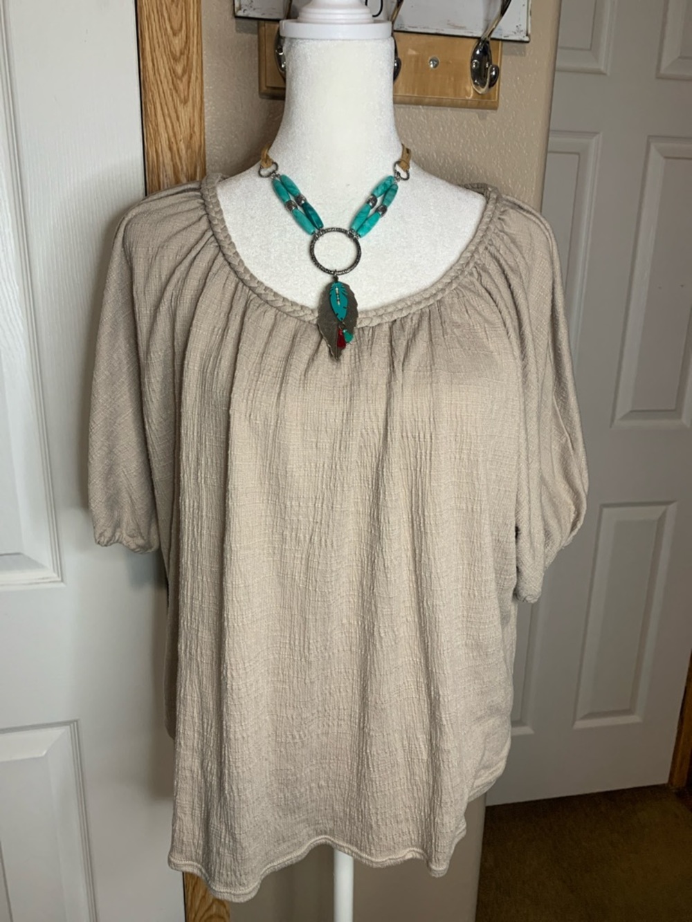 MAX STUDIO Beige Textured Gathered Dolman Sleeve Top Size Small